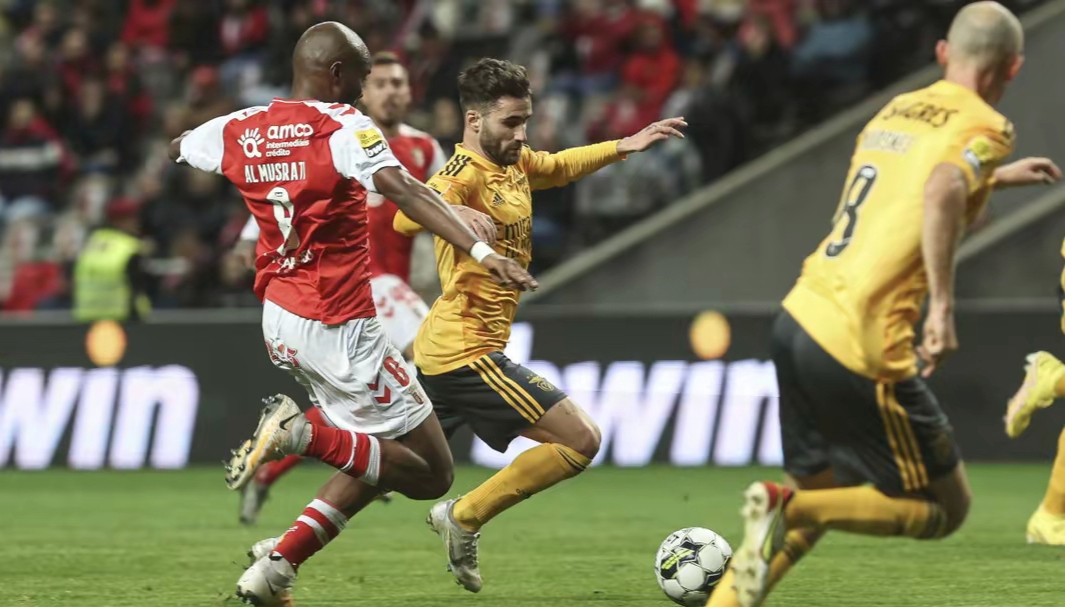 MK体育娱乐 -本菲卡训练开放日，集结日临场应变引欢呼，葡超在即，赛程密集仍需轮换的简单介绍